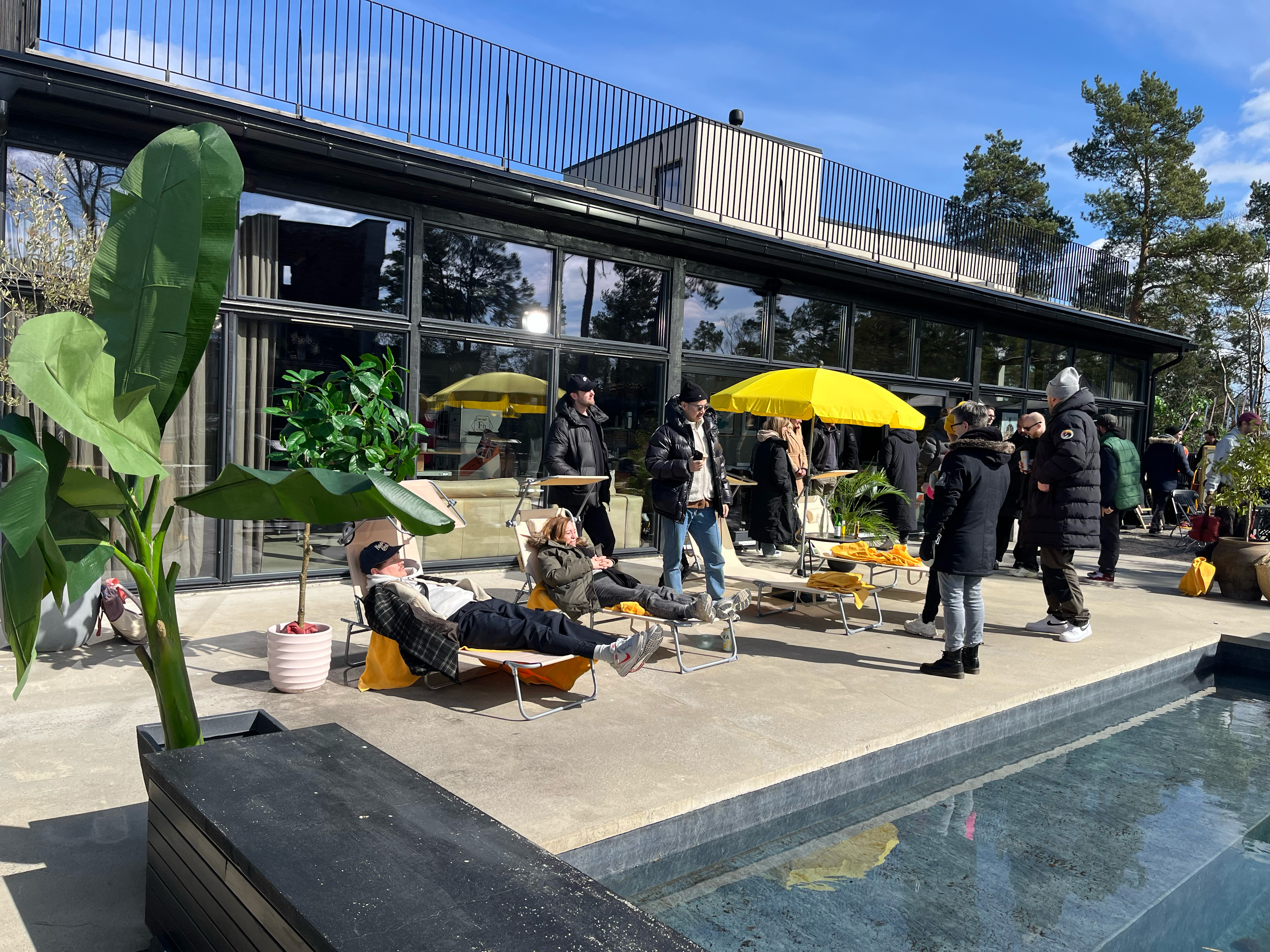 Behind-the-scenes-01